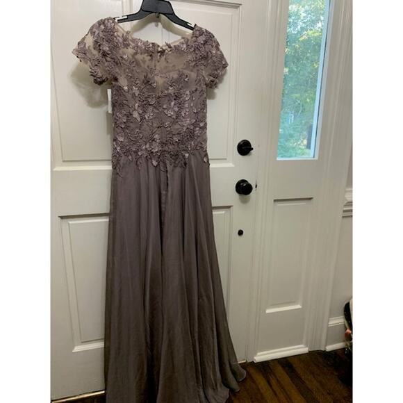 La Femme Size 4 Floral Embroidery Mother of the Bride Gown Mauve Style 29235 - Picture 4 of 11
